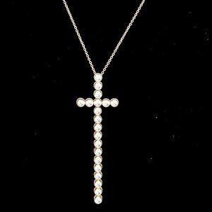 💖🥂HOST PICK 🥂💖 Fashion Pearl Cross Necklace 18 in. N94